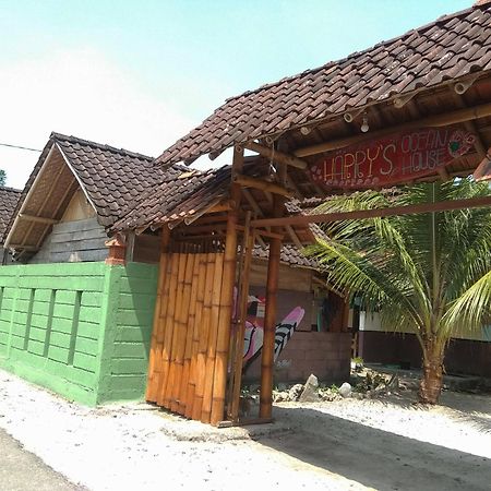 Harry'S Ocean House Watukarung Homestay Kalak Zewnętrze zdjęcie