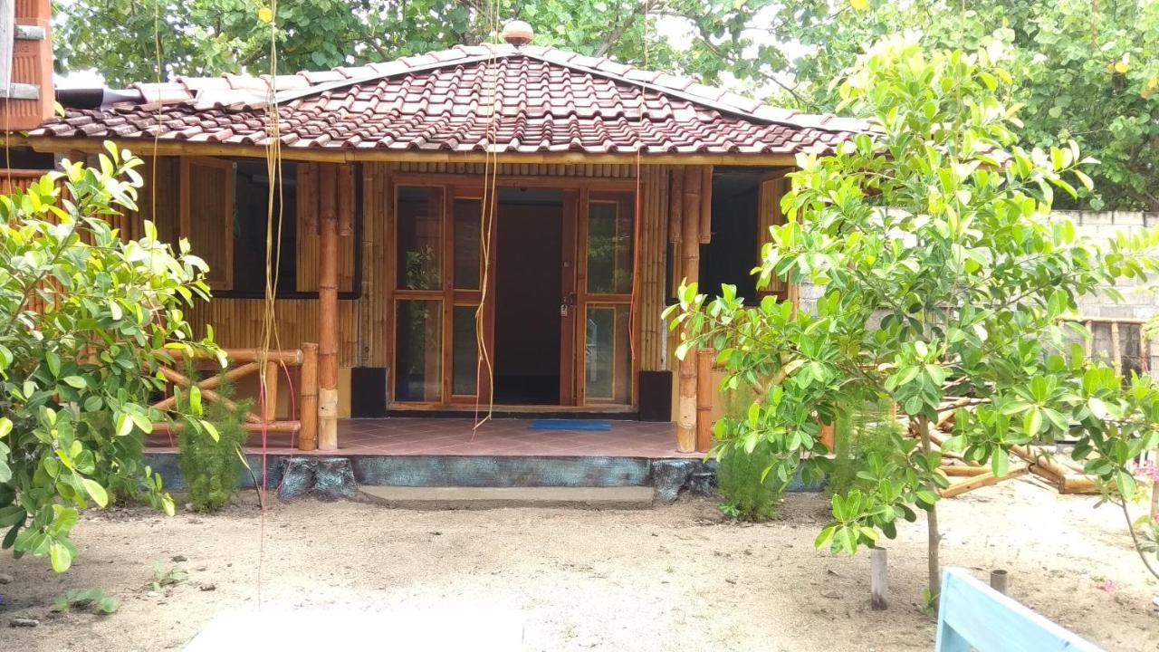 Harry'S Ocean House Watukarung Homestay Kalak Zewnętrze zdjęcie