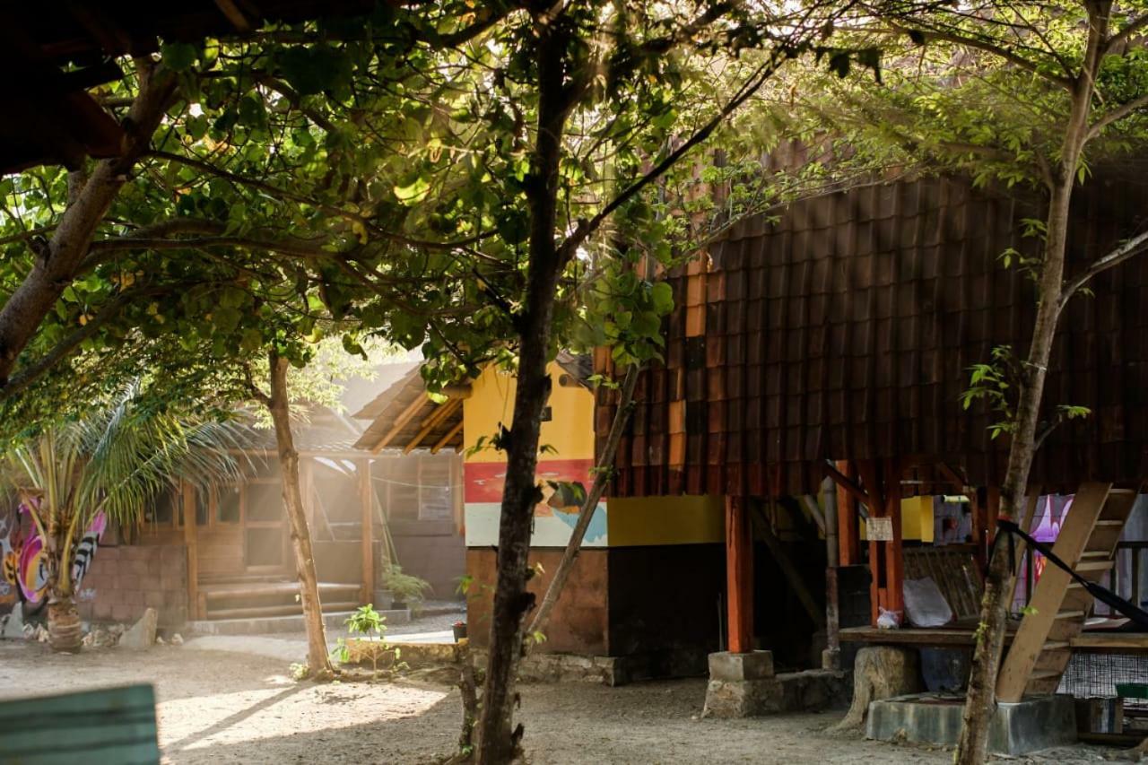 Harry'S Ocean House Watukarung Homestay Kalak Zewnętrze zdjęcie