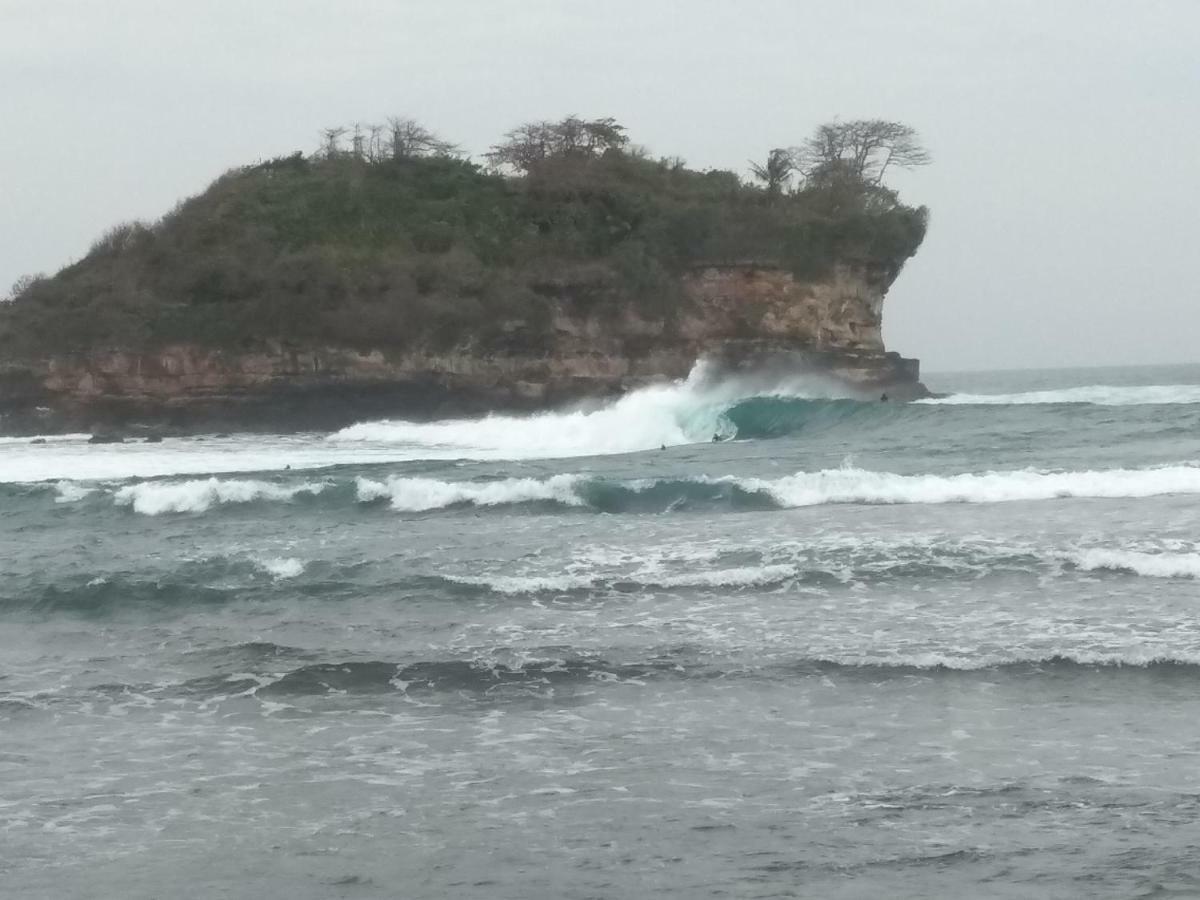 Harry'S Ocean House Watukarung Homestay Kalak Zewnętrze zdjęcie
